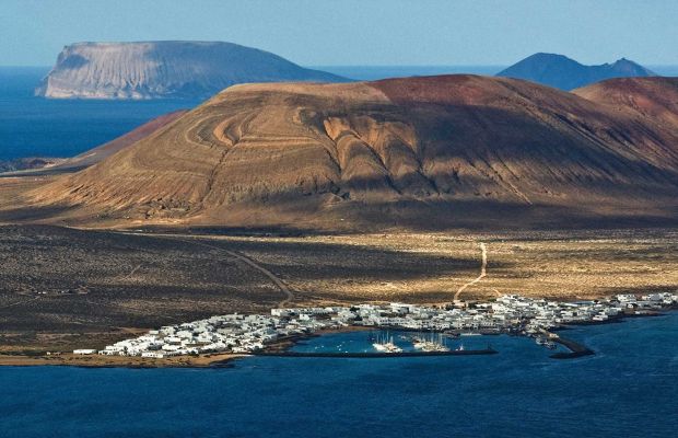 La Graciosa - piaszczyste plaże, "hajkinkowanie" na Marsie oraz cisza i spokój "daleko od szosy" La-Graciosa-02w