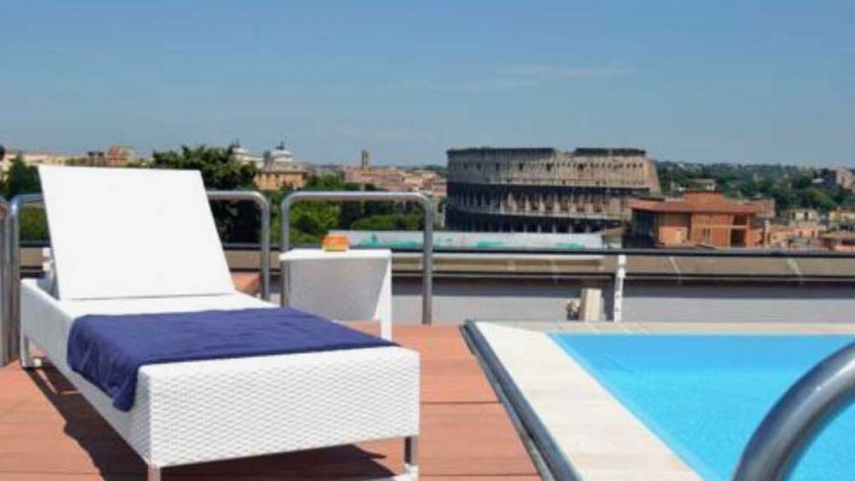 Mercure Roma Centro Colosseo - taras z basenem