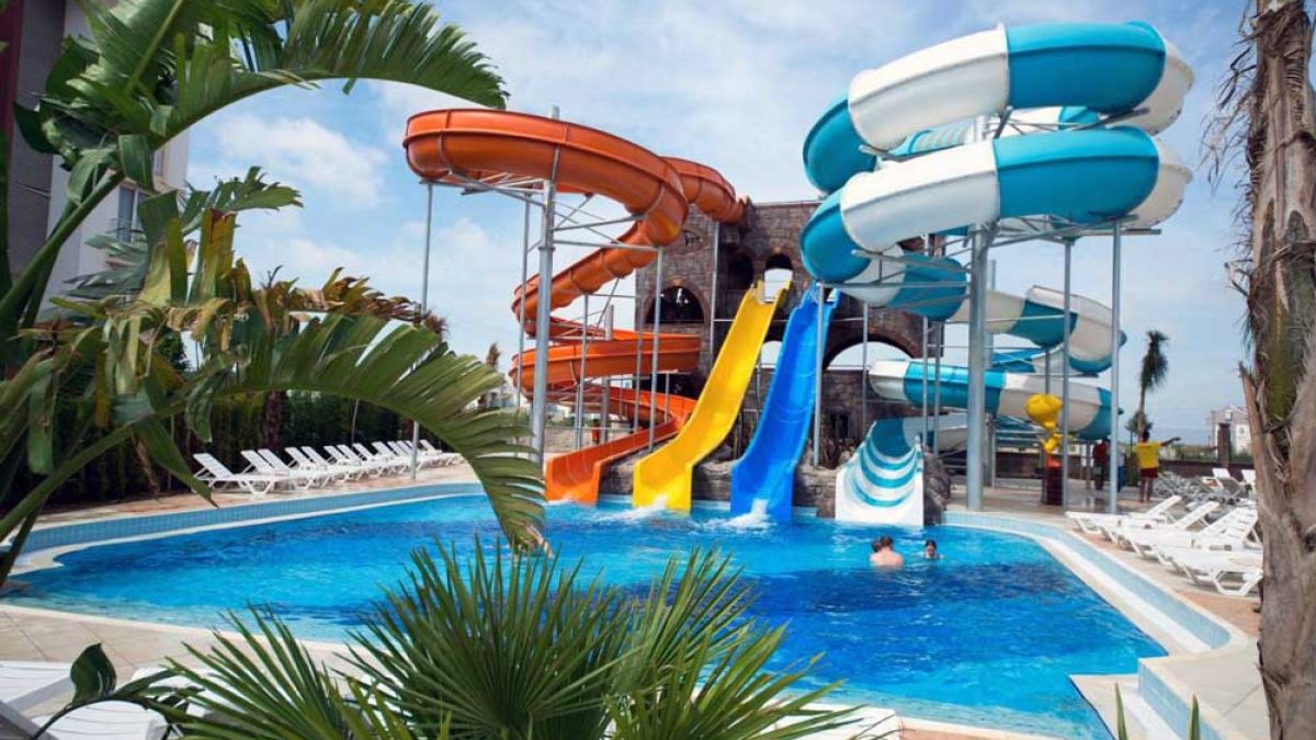 Lara Family Club - zjeżdżalnia