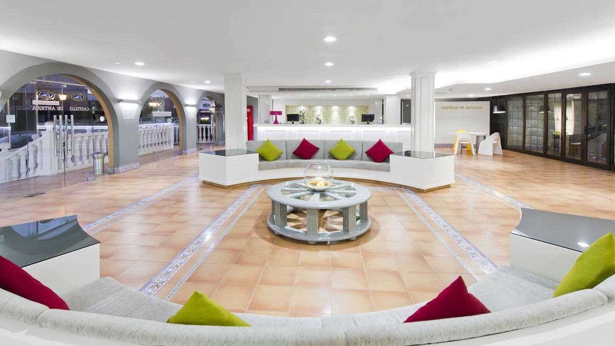 Elba Castillo San Jorge & Antigua - hol