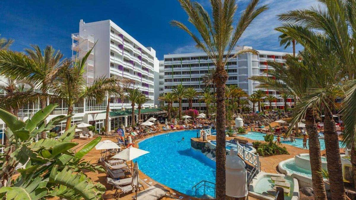 St. George Beach Hotel & Spa Resort - basen