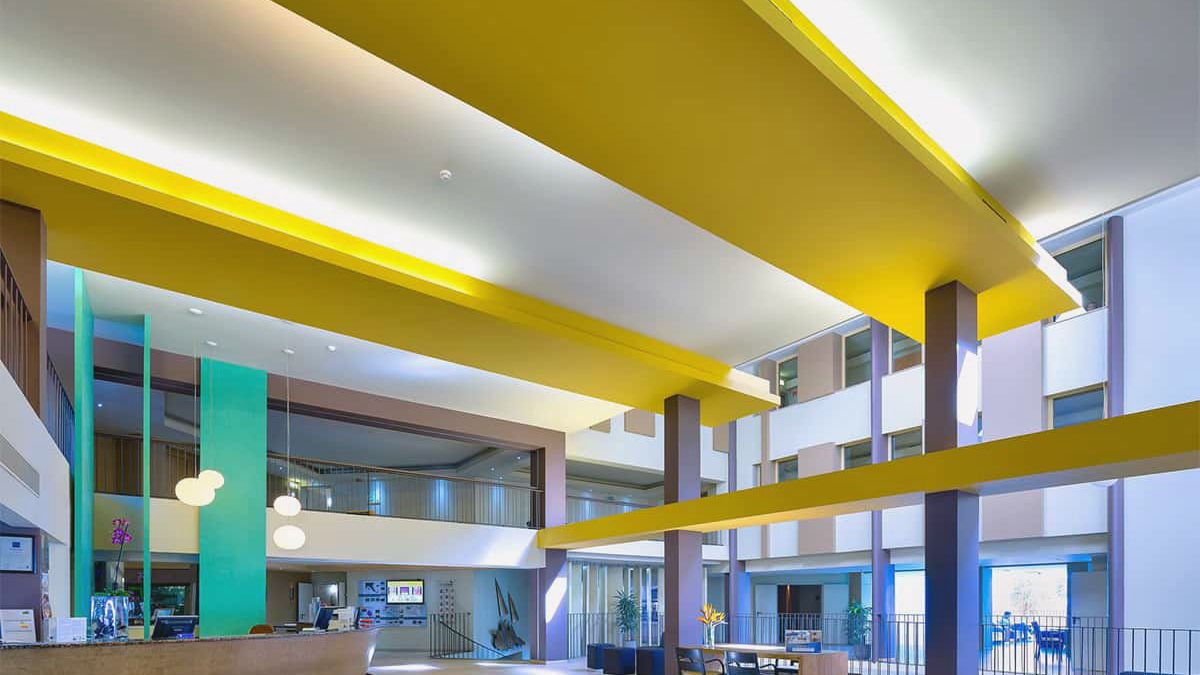 Four Views Oasis - pok&oacute;j