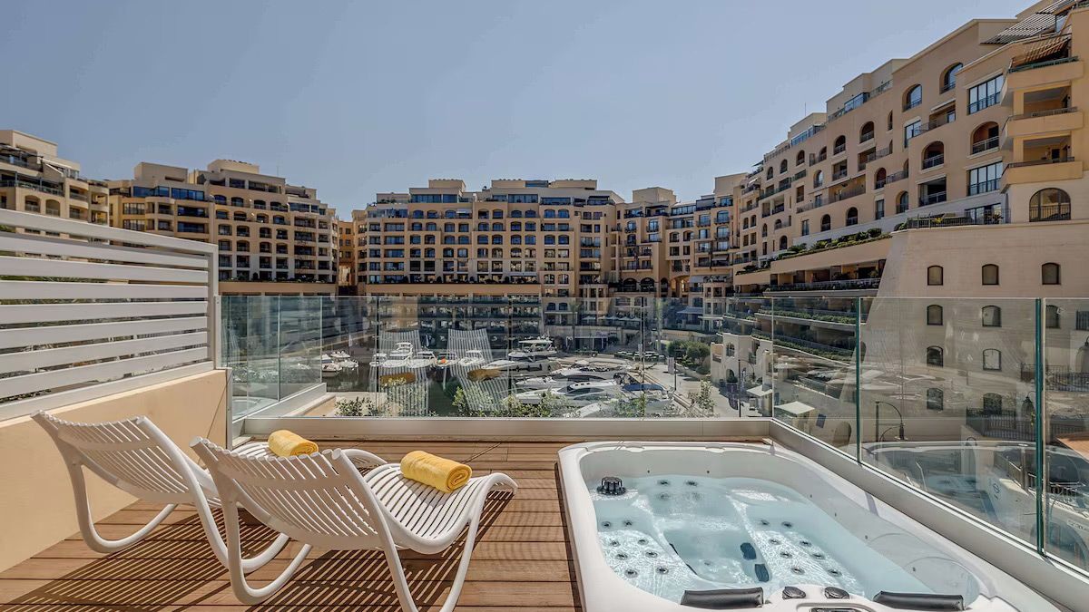 Hilton Malta - basen