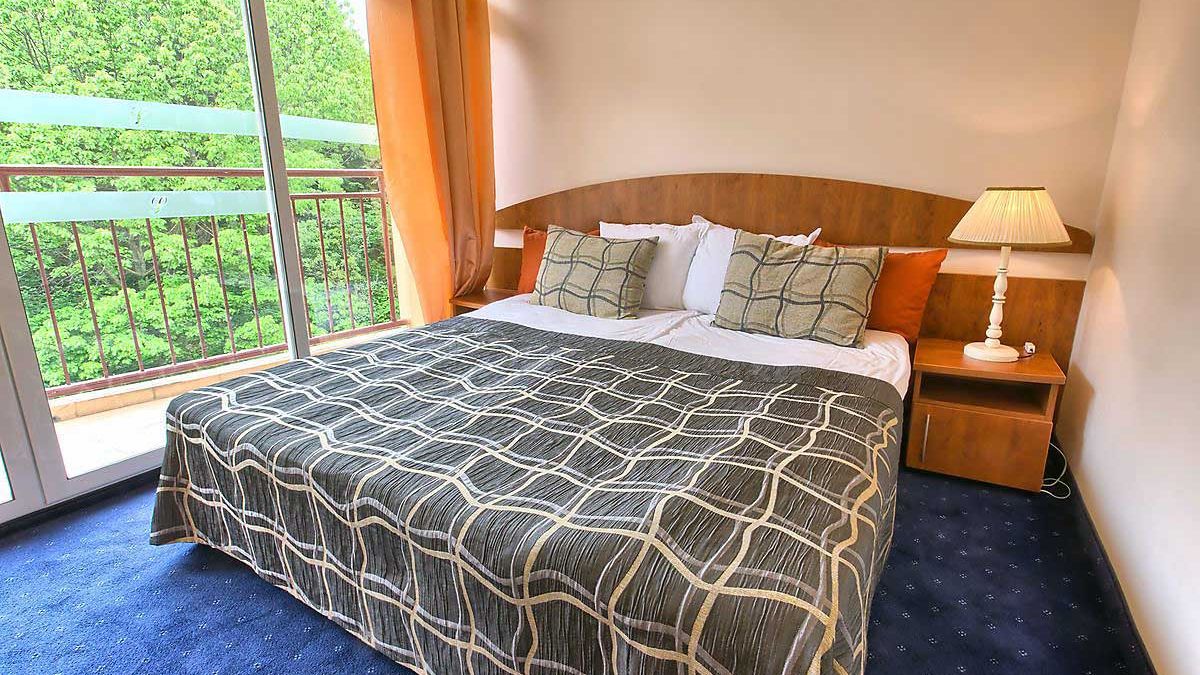 Polskie biuro podr&oacute;zy na Ealing