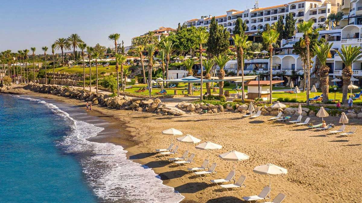 Coral Beach Hotel and Resort - plaża