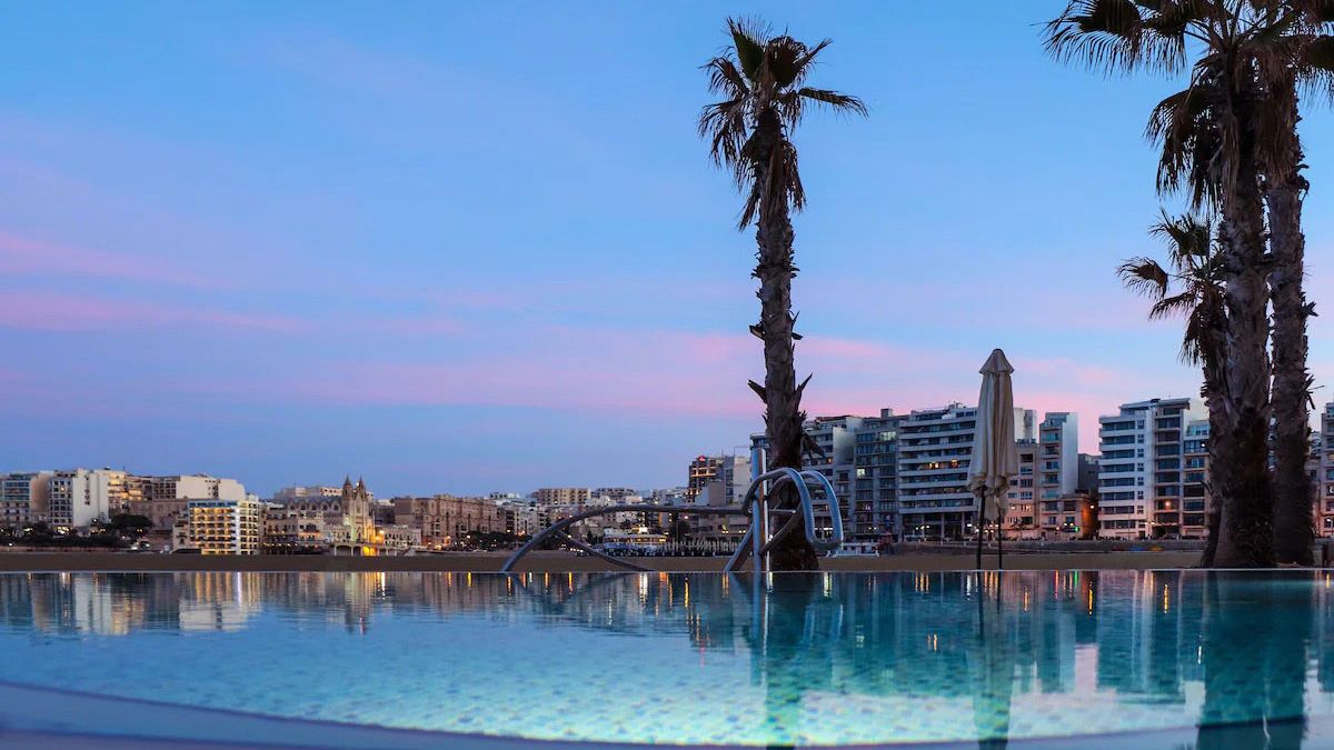 Cavalieri Art Hotel - basen