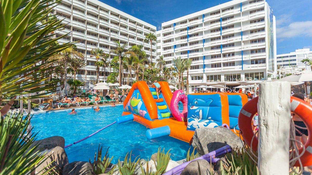 St. George Beach Hotel & Spa Resort - basen