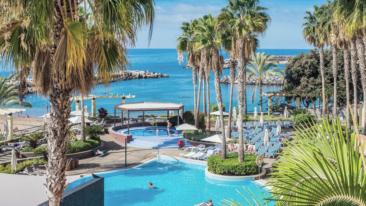 Wakacje, wyloty z UK na Maderę