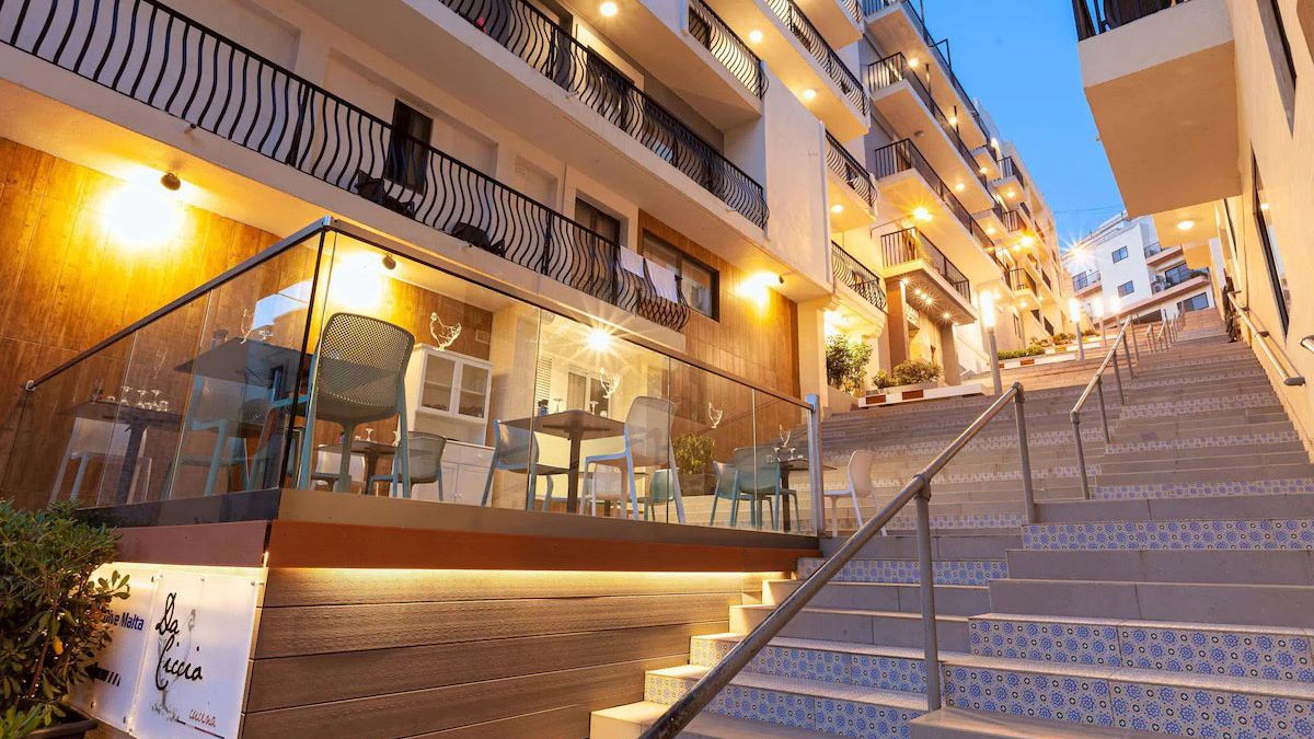 Pergola Hotel & SPA - wejście do hotelu