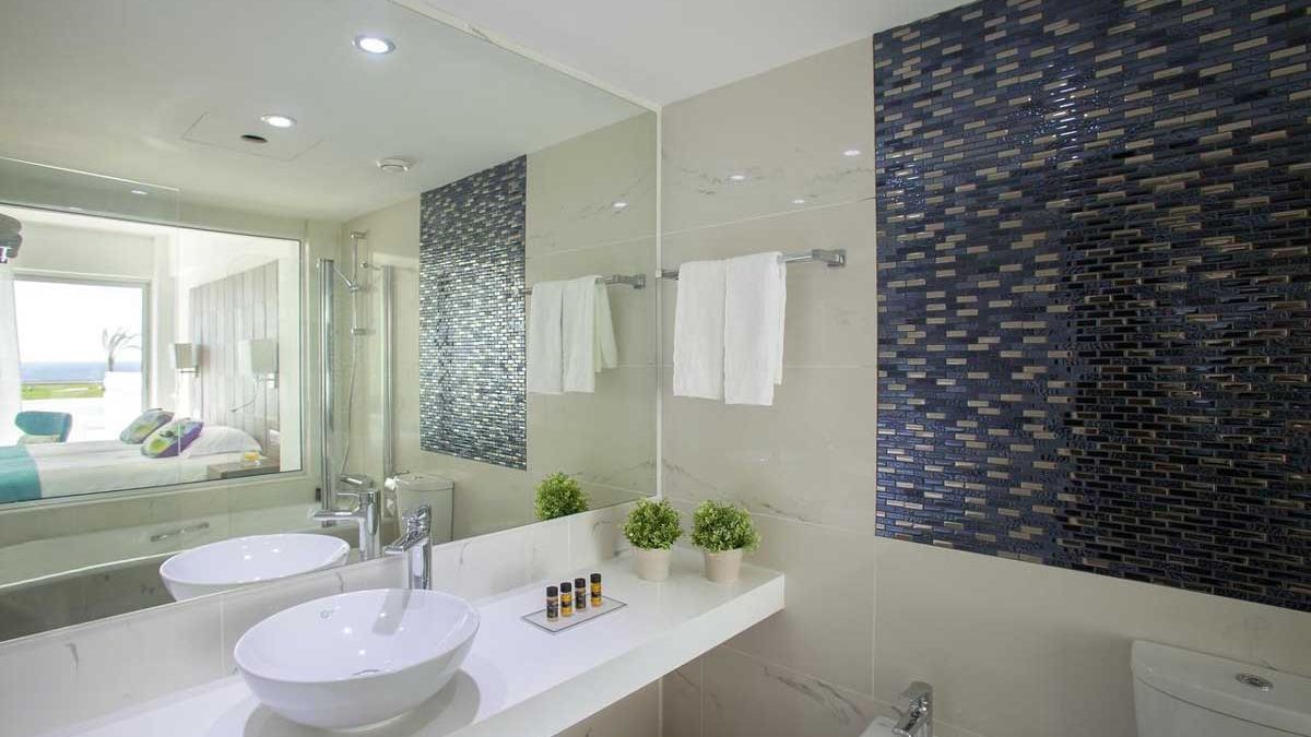 King Evelthon Beach Hotel & Resort - pok&oacute;j