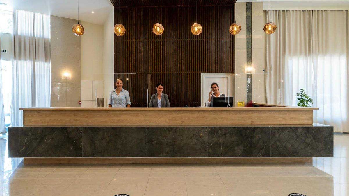 Castellum Suites - recepcja