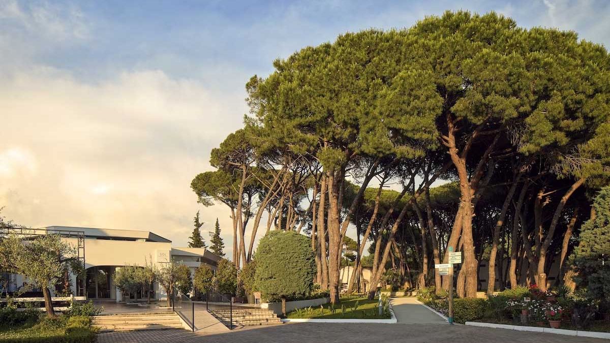 Sol Tropikal Durres - zielona okolica hotelu