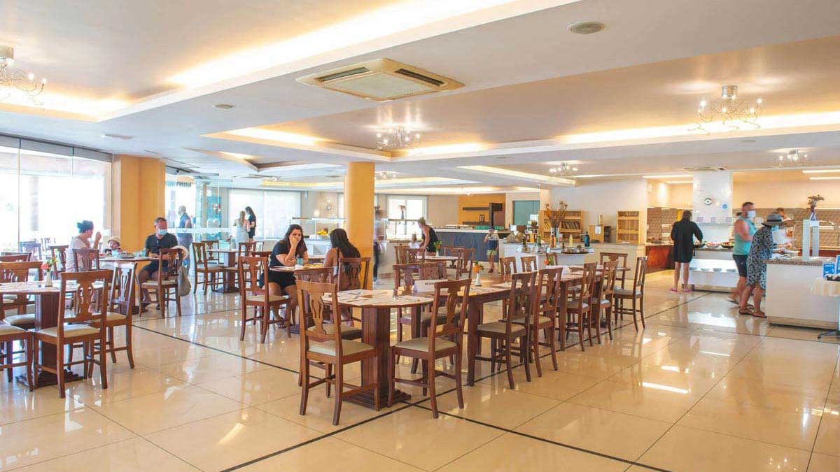 Chrispy Waterpark Resort - bufet