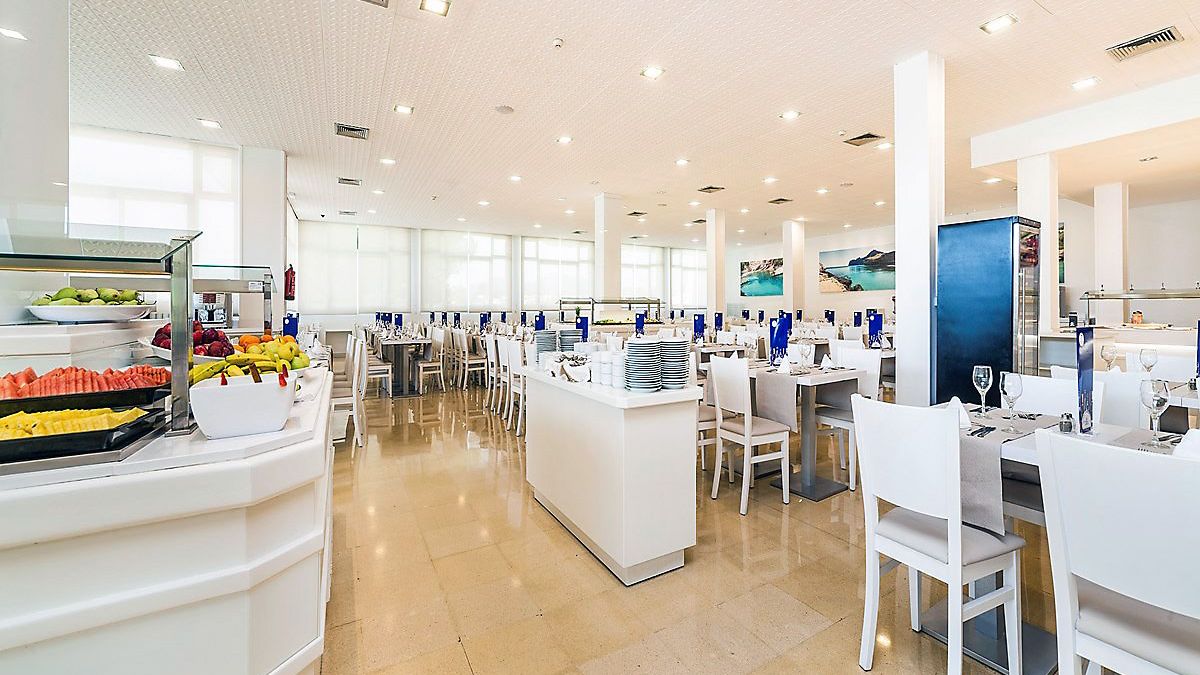 Wakacje, wyloty z UK na Majorke