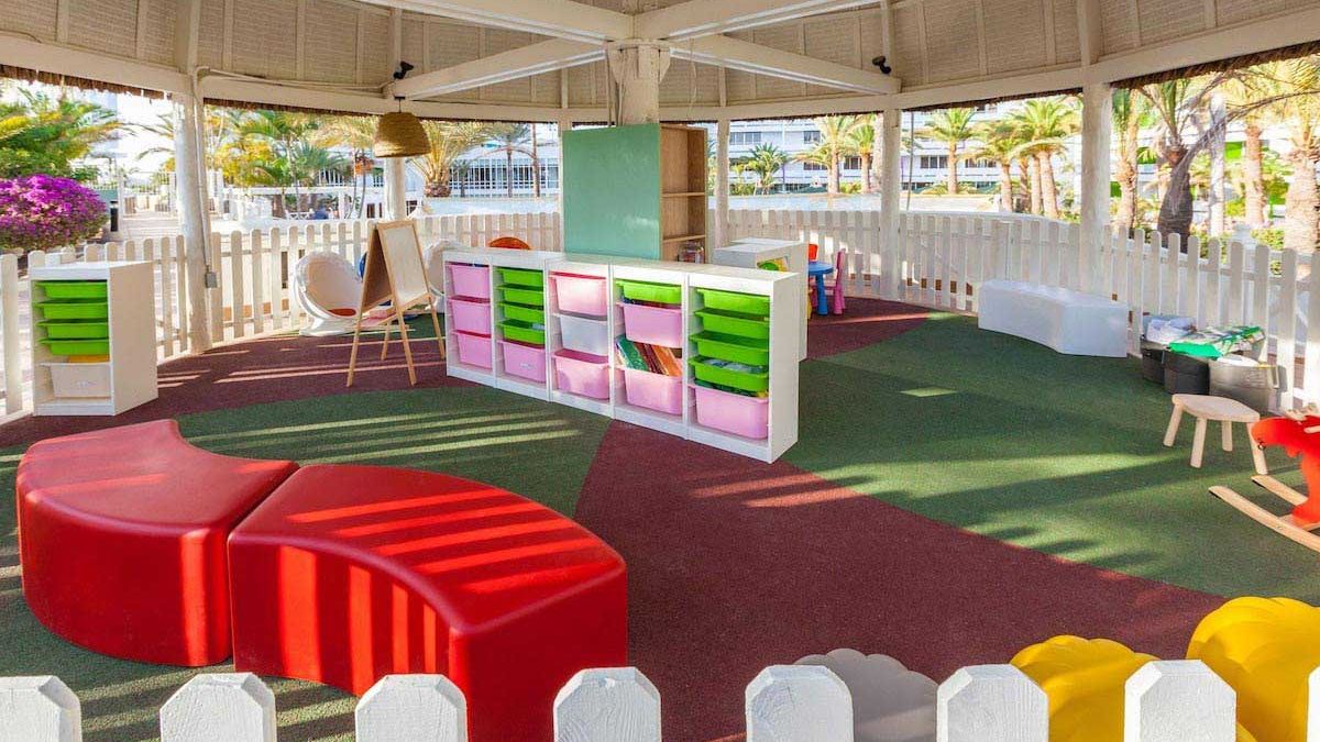 St. George Beach Hotel & Spa Resort - sala zabaw