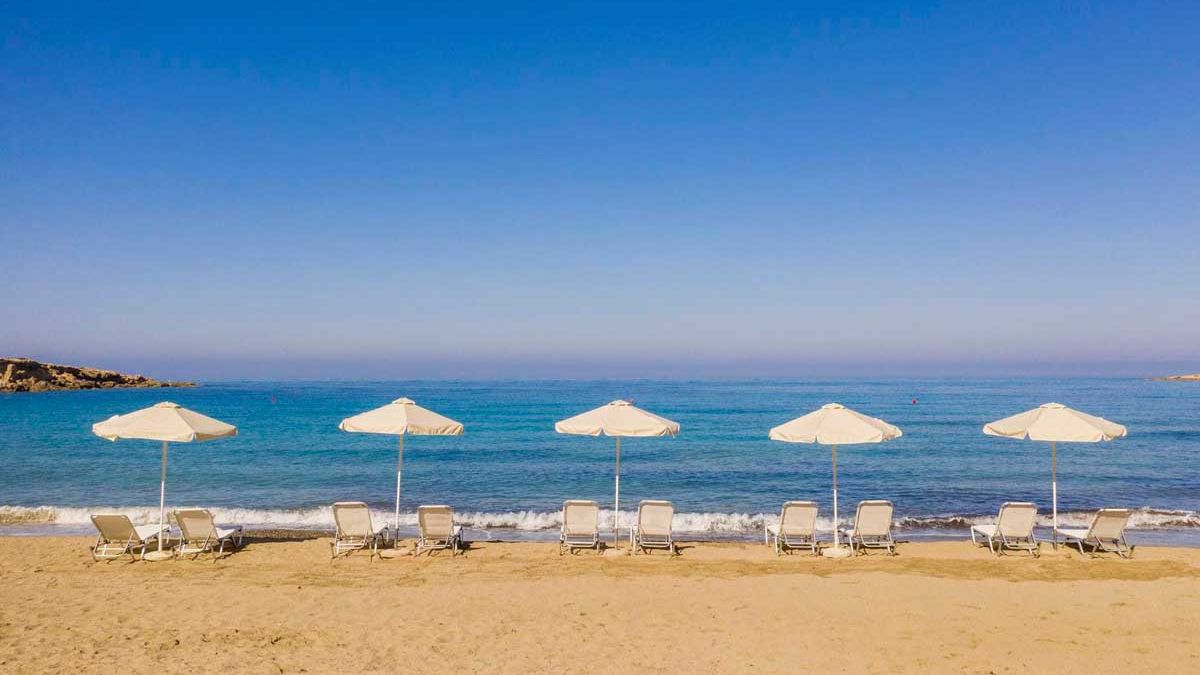 Coral Beach Hotel and Resort - plaża