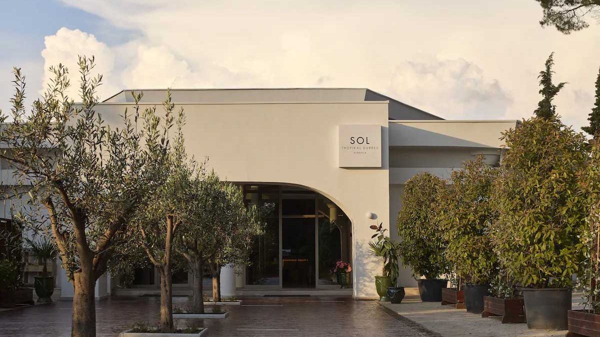 Sol Tropikal Durres - zielona okolica hotelu