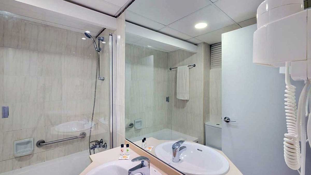 Ibiza wyloty, wyjazdy z Londynu