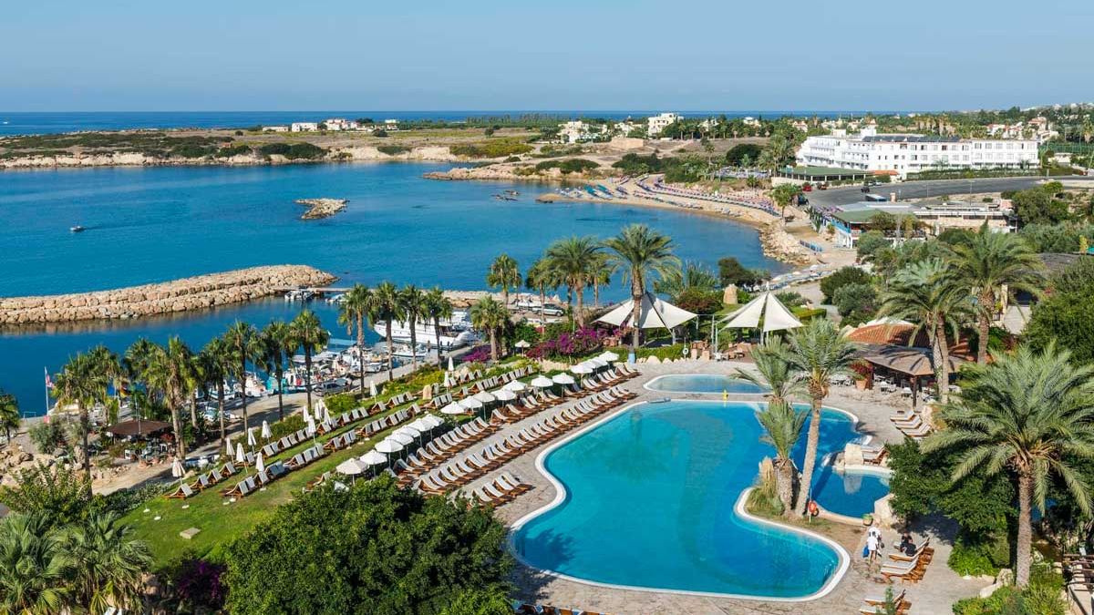 Coral Beach Hotel and Resort - hotel