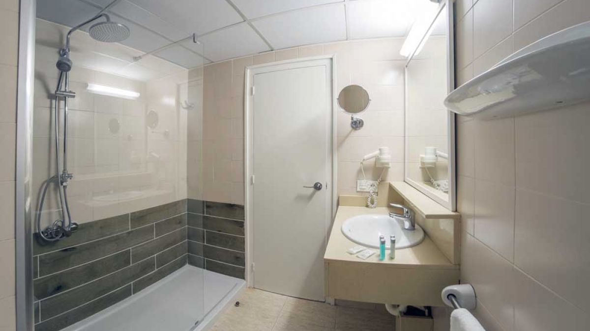 Rosamar Garden Resort - łazienka