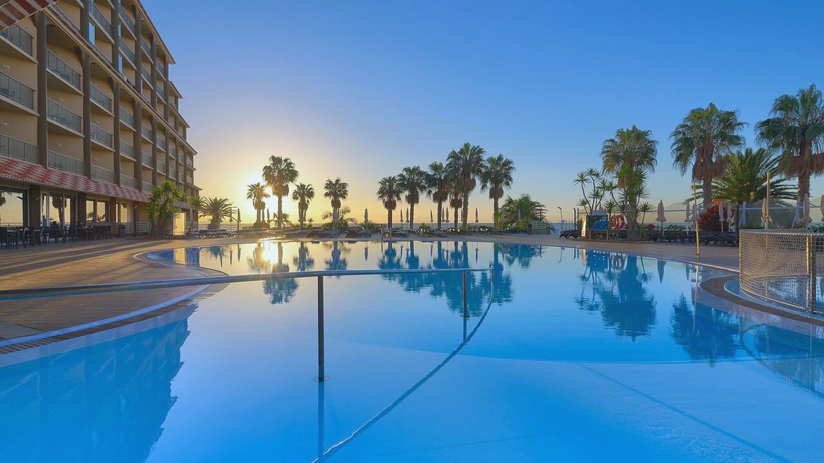 Four Views Oasis - basen