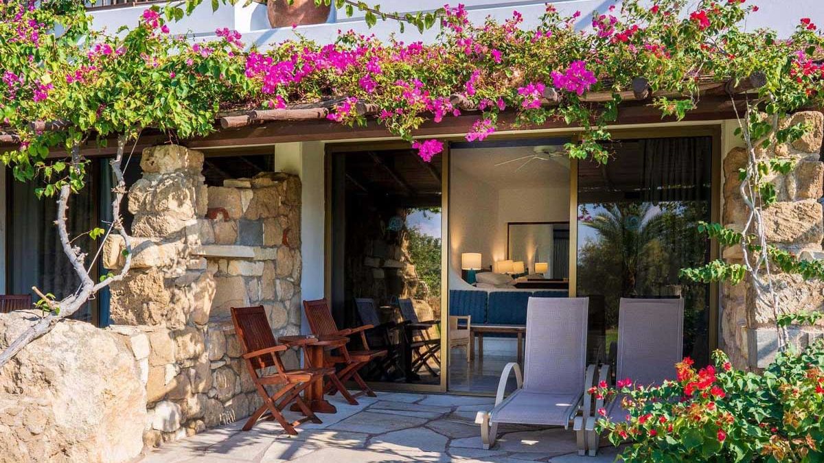 Coral Beach Hotel and Resort - taras