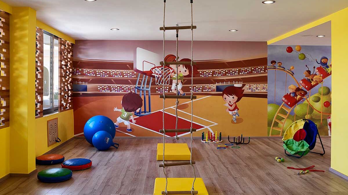 Roda Beach Resort & SPA - sala zabaw