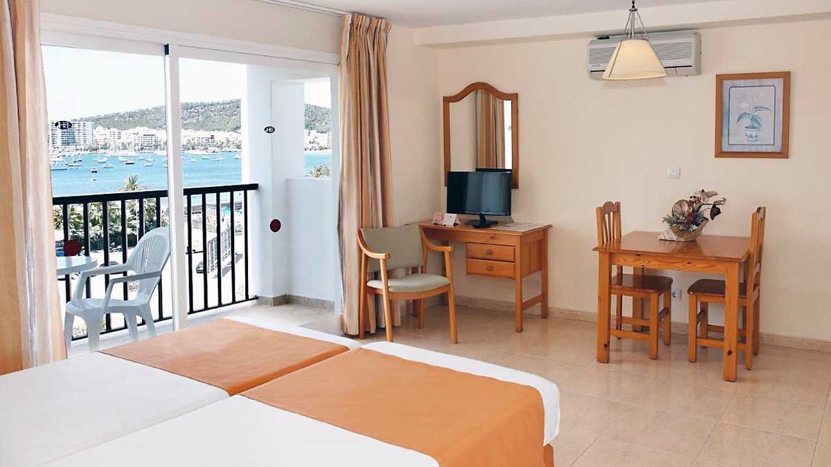 Ibiza Hiszpania wyloty z UK