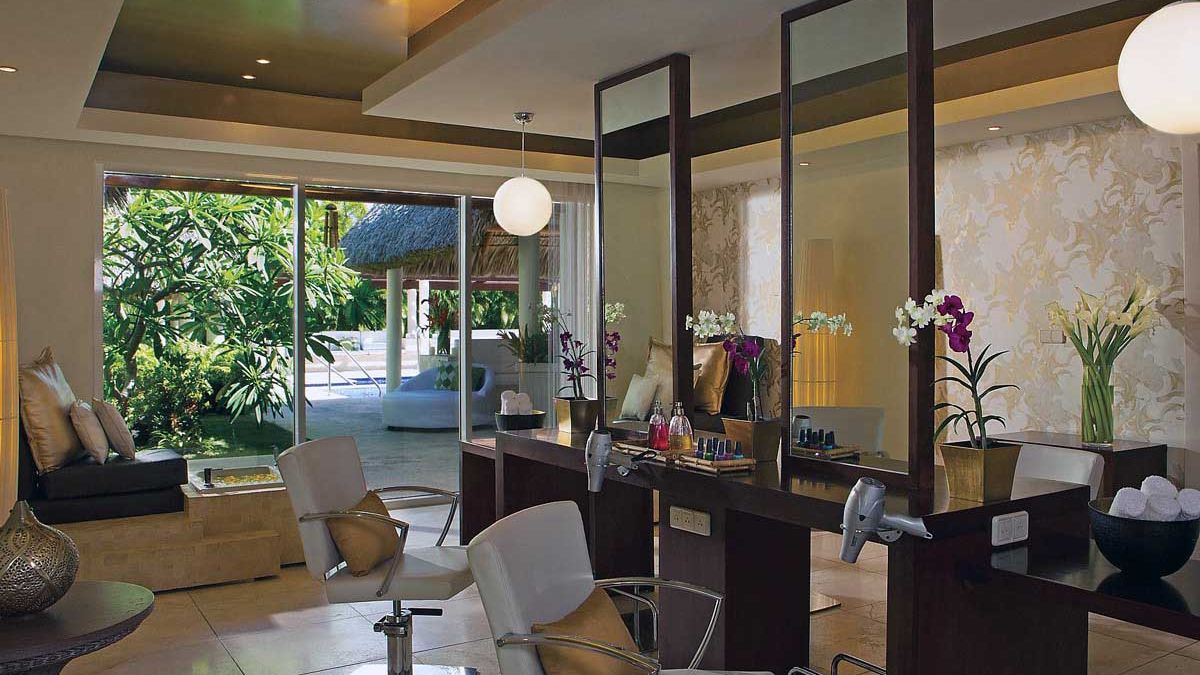 Wakacje wyloty z UK Secrets Royal Beach Punta Cana