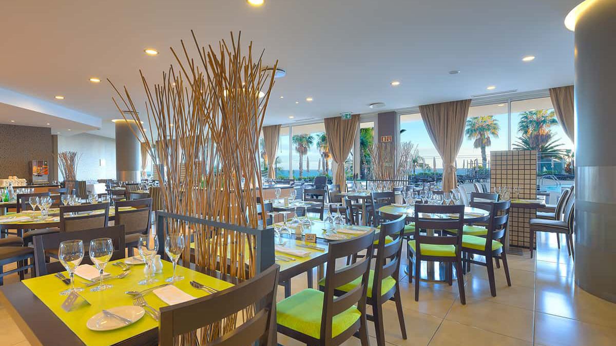 Four Views Oasis - bufet