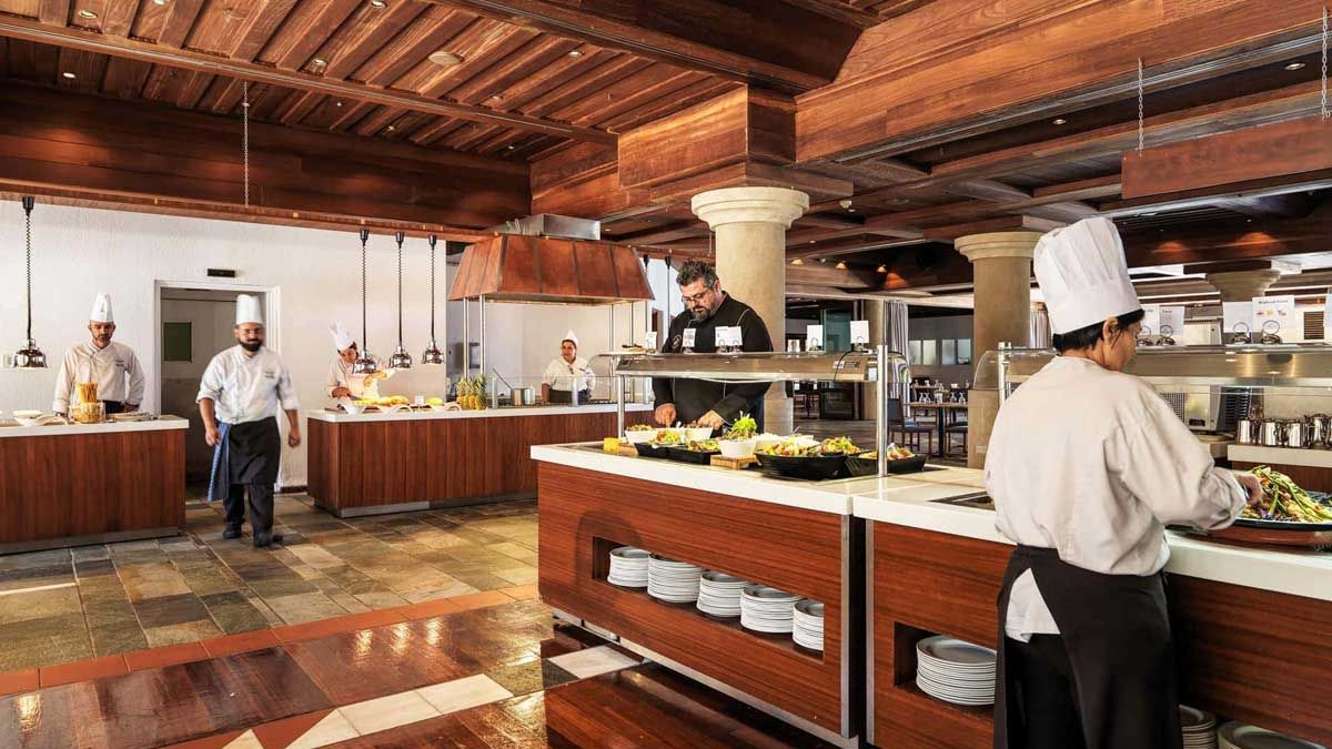 Coral Beach Hotel and Resort - restauracja