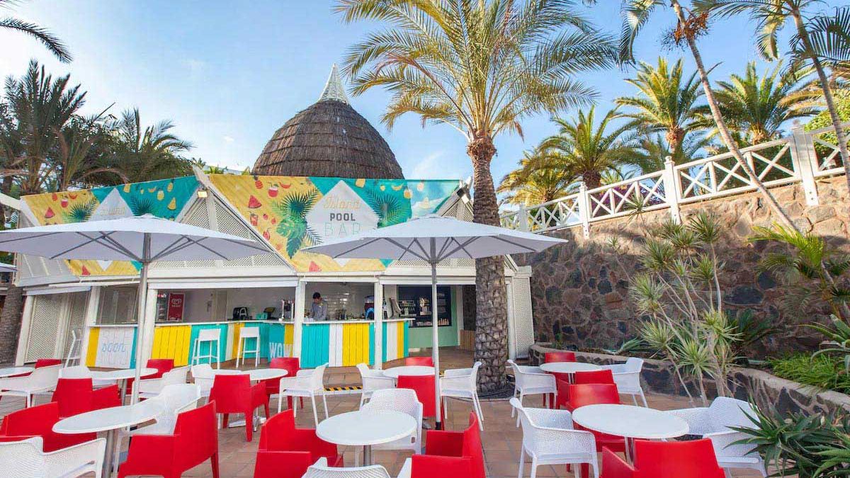 St. George Beach Hotel & Spa Resort - bar przy basenie