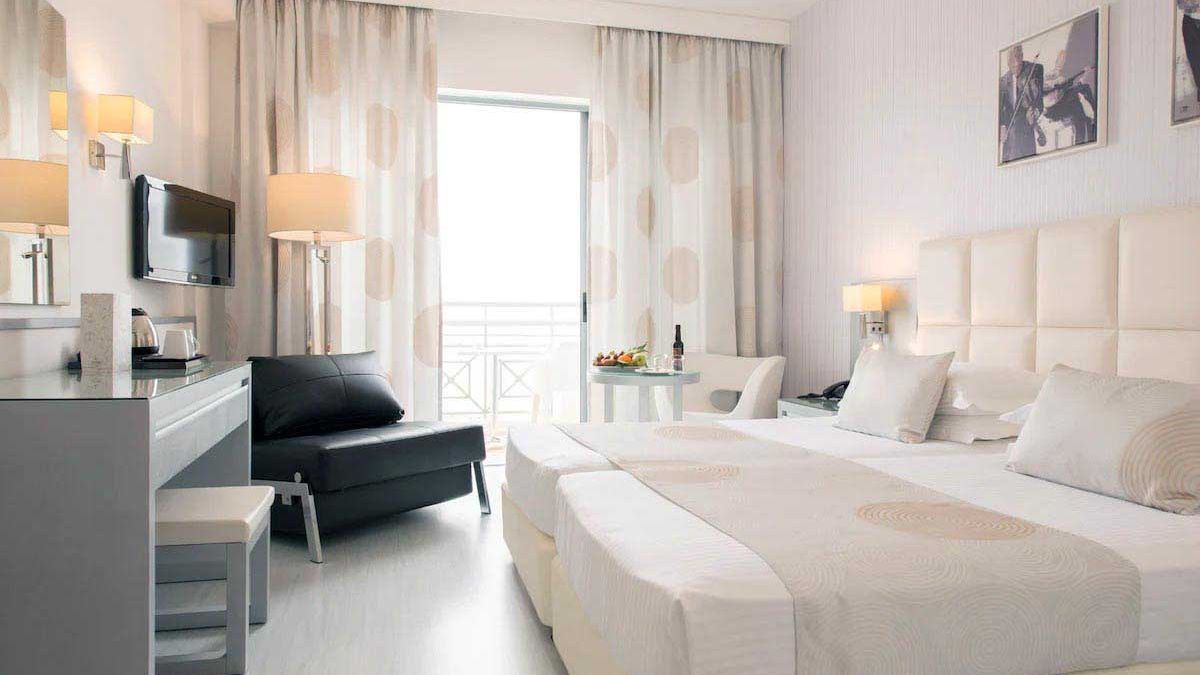 St. George Beach Hotel & Spa Resort - pok&oacute;j