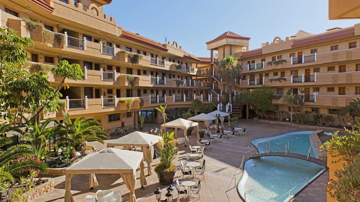 Elba Castillo San Jorge & Antigua -  basen