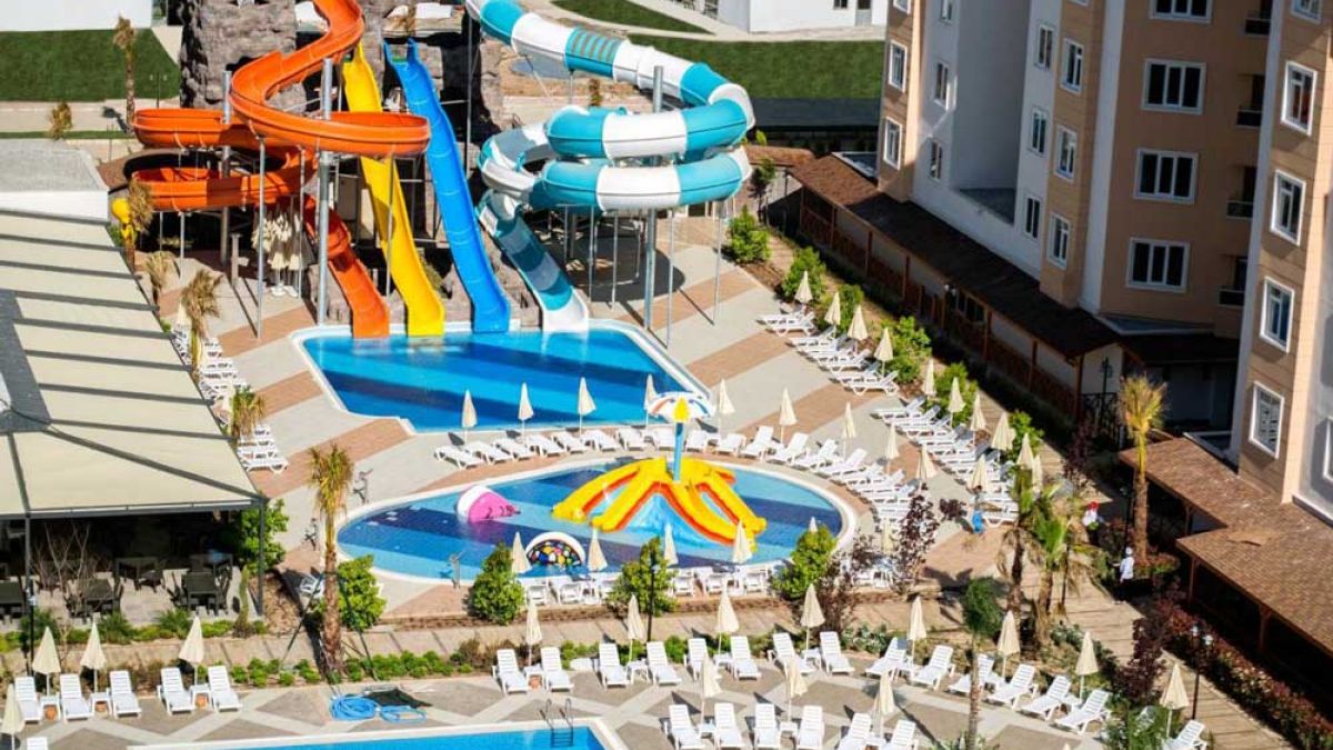 Lara Family Club - zjeżdżalnia