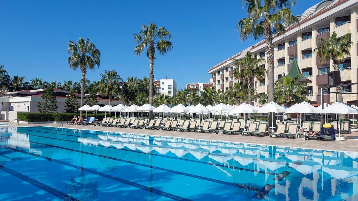 Wyloty z UK Hotel Meryan