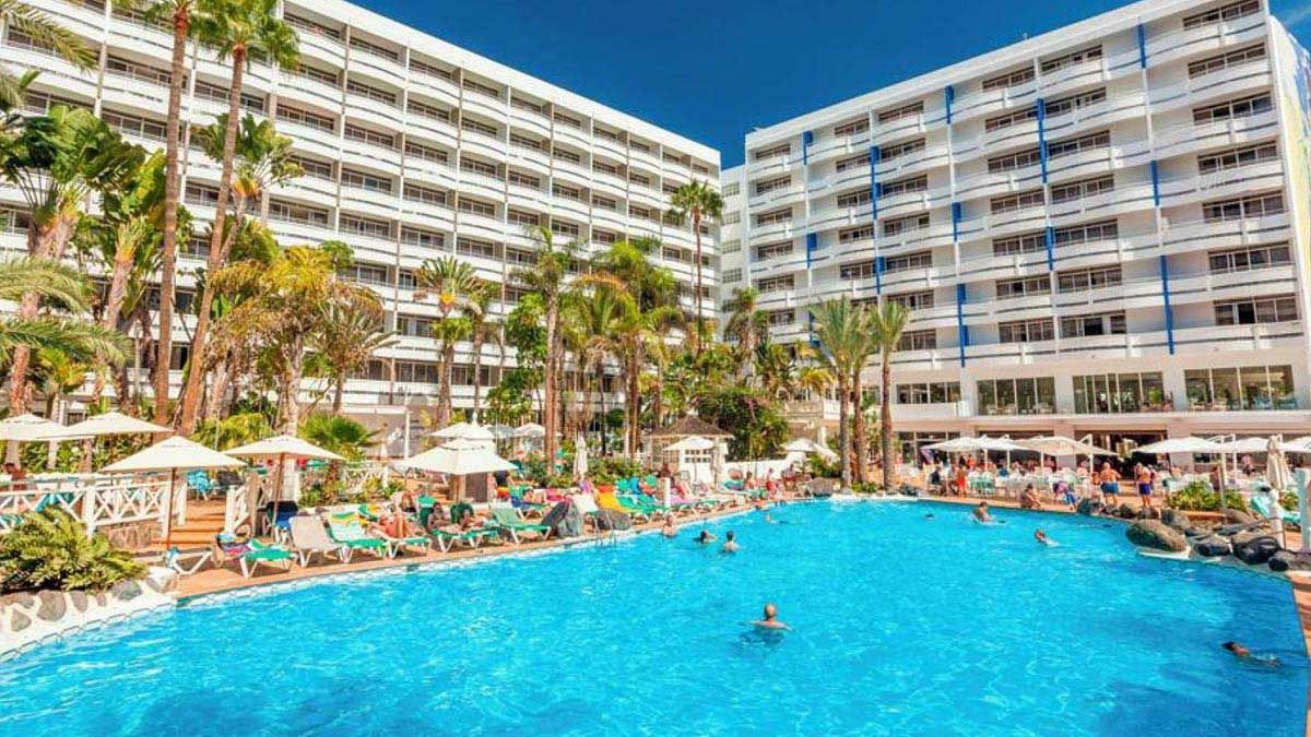 St. George Beach Hotel & Spa Resort - basen