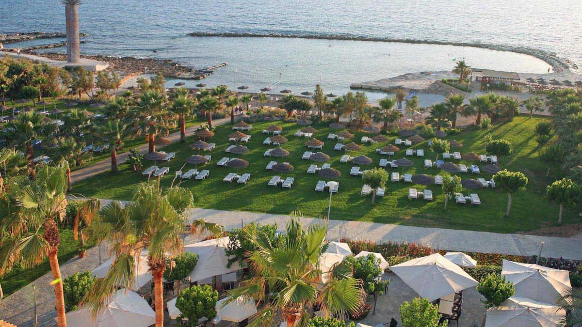 St. George Beach Hotel & Spa Resort - basen