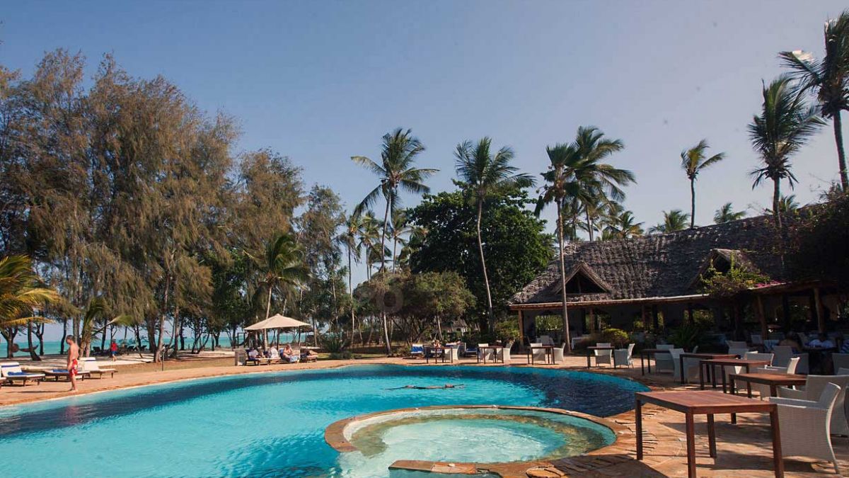 Bluebay Beach Resort and Spa - basen