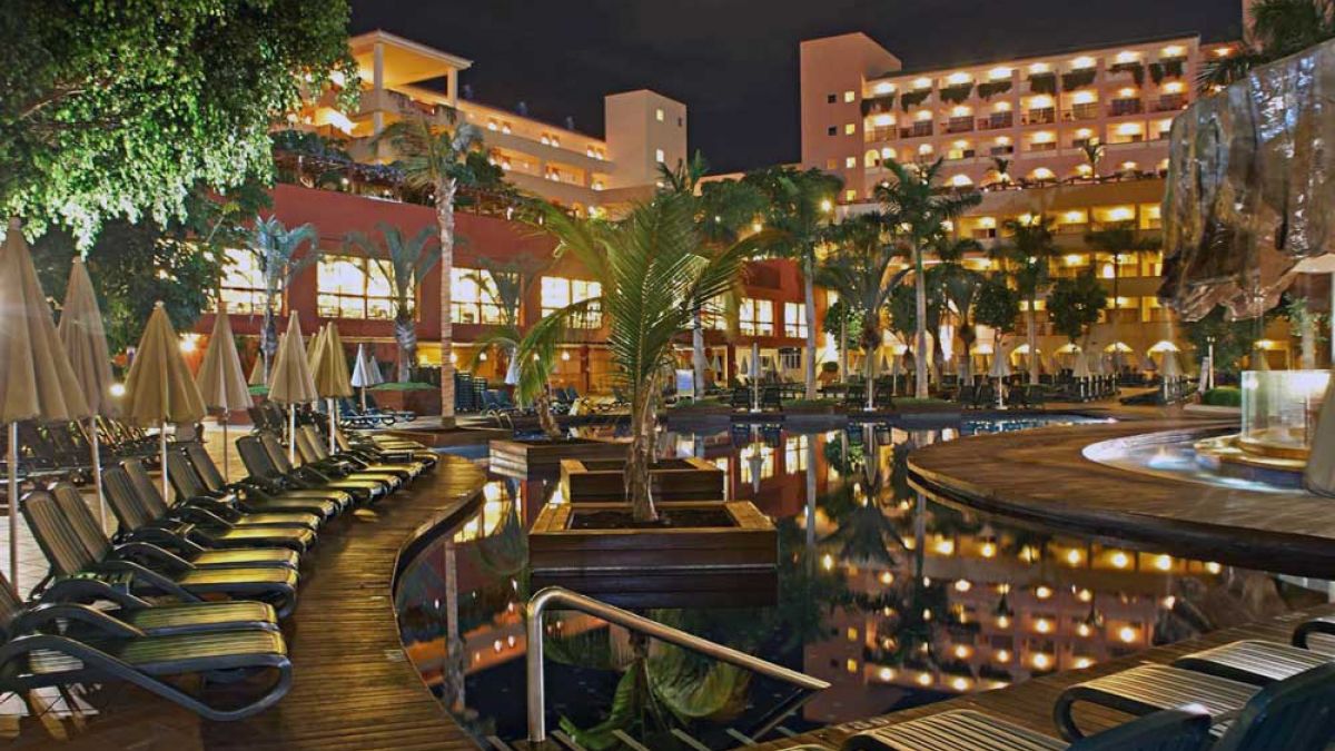 Best Jacaranda - basen