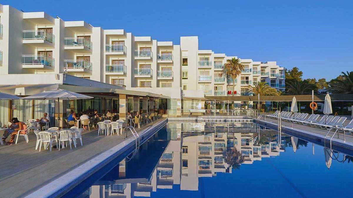 Nereida Aparthotel - basen