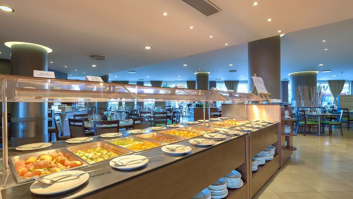 Four Views Oasis - bufet