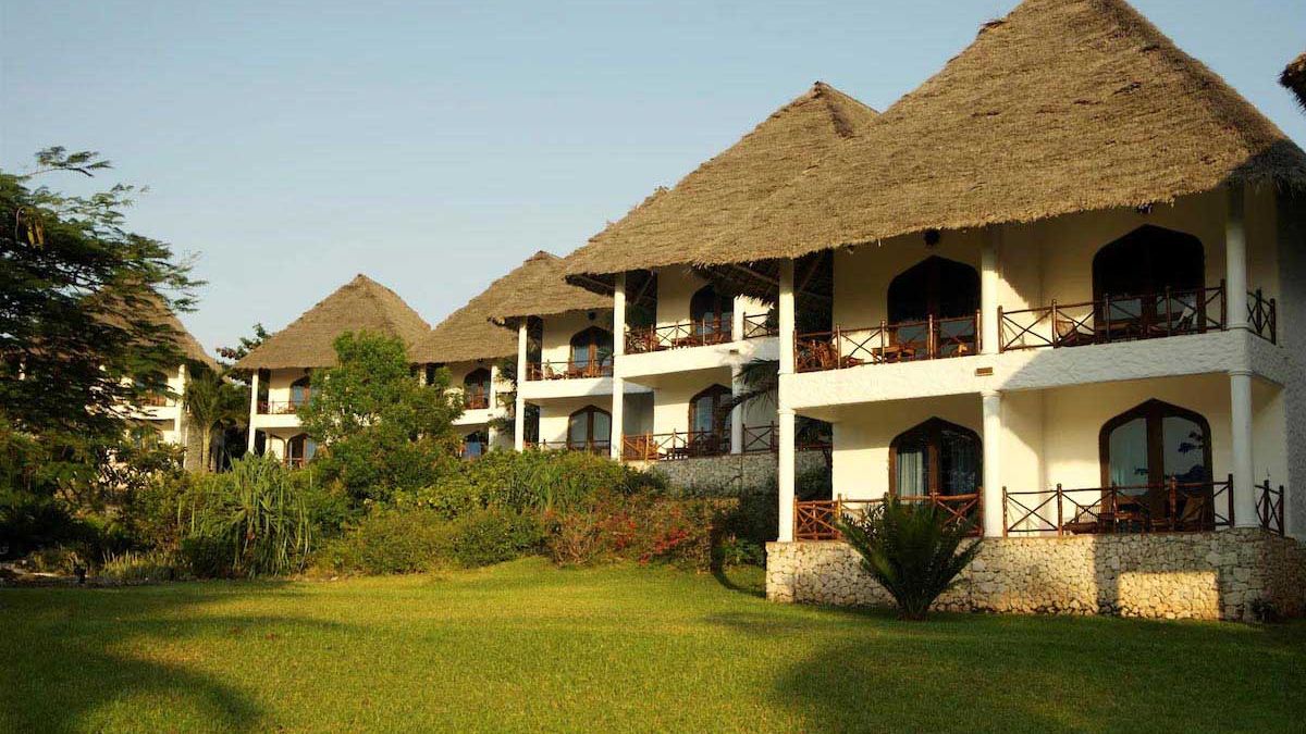 Bluebay Beach Resort and Spa - domki