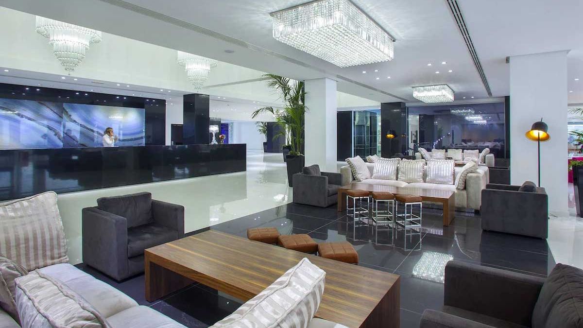 King Evelthon Beach Hotel & Resort - recepcja