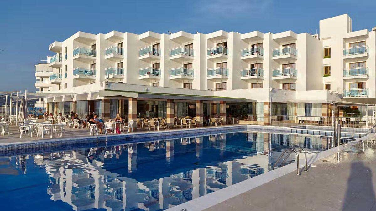 Nereida Aparthotel - basen