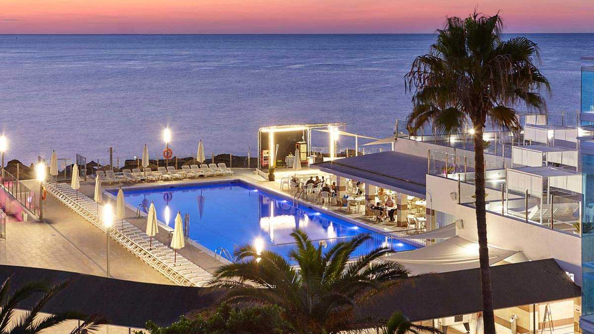 Nereida Aparthotel - basen