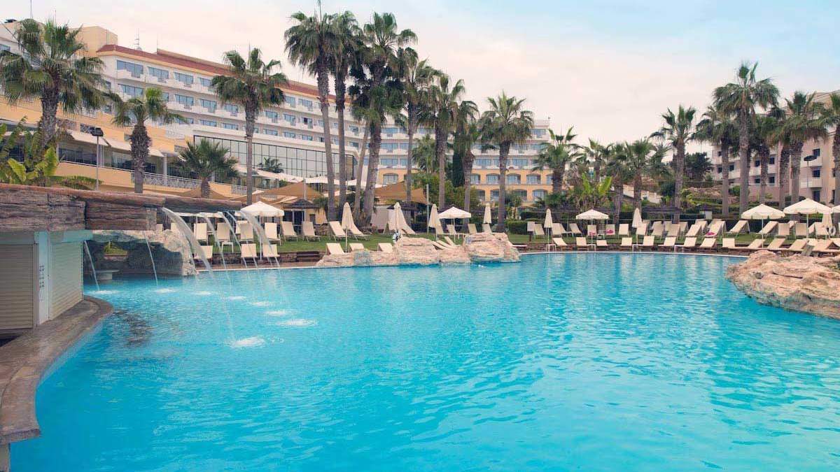 St. George Beach Hotel & Spa Resort - basen