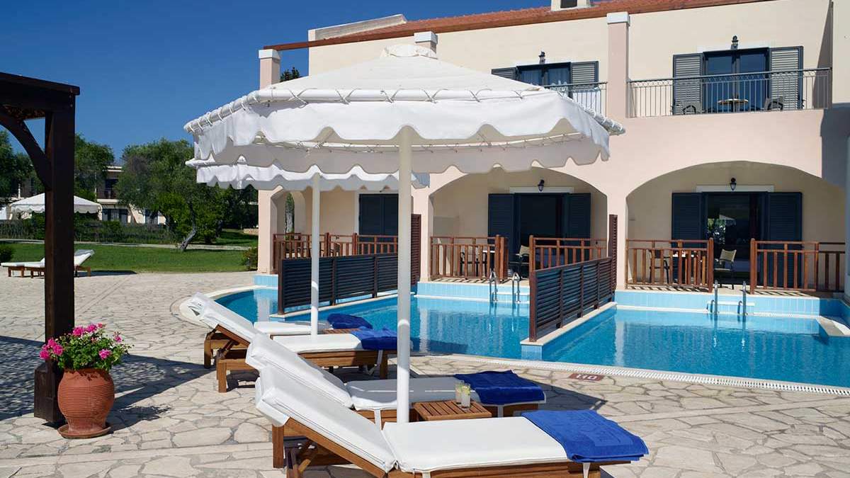 Roda Beach Resort & SPA - taras