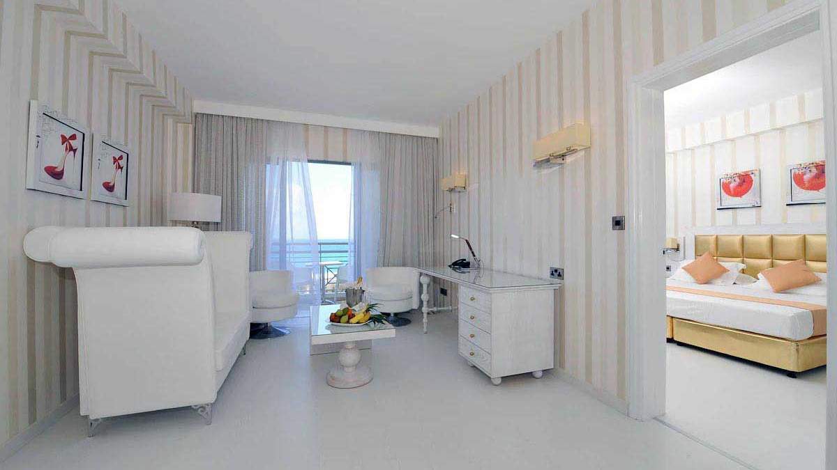 St. George Beach Hotel & Spa Resort - pokój