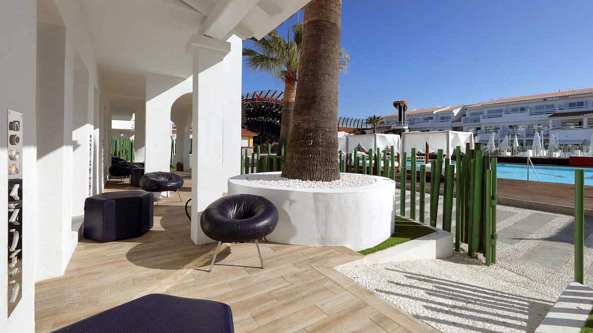 Ushuaia Ibiza Beach - taras przy pokoju pokój